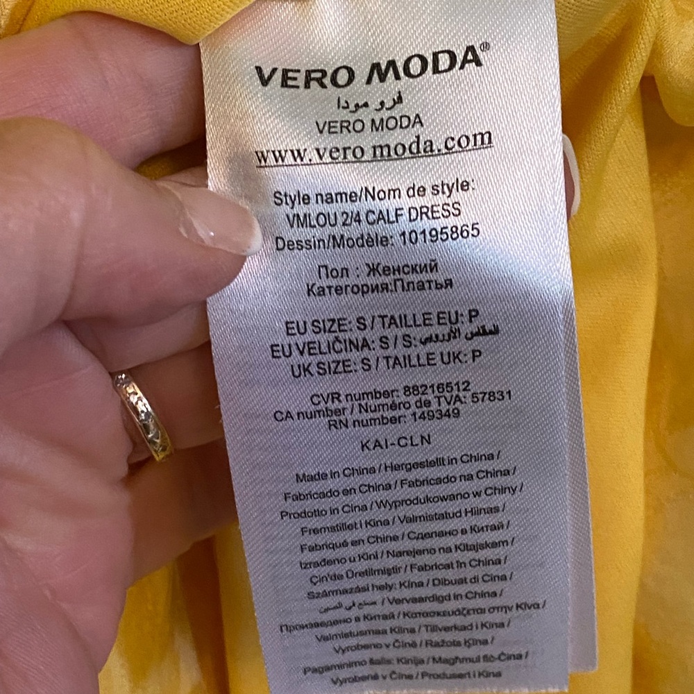Burst of yellow and flouncy lined dress - Picture 8 of 8